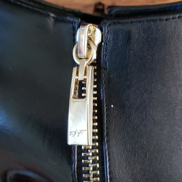 Marc Fisher - Picture 4 of 6